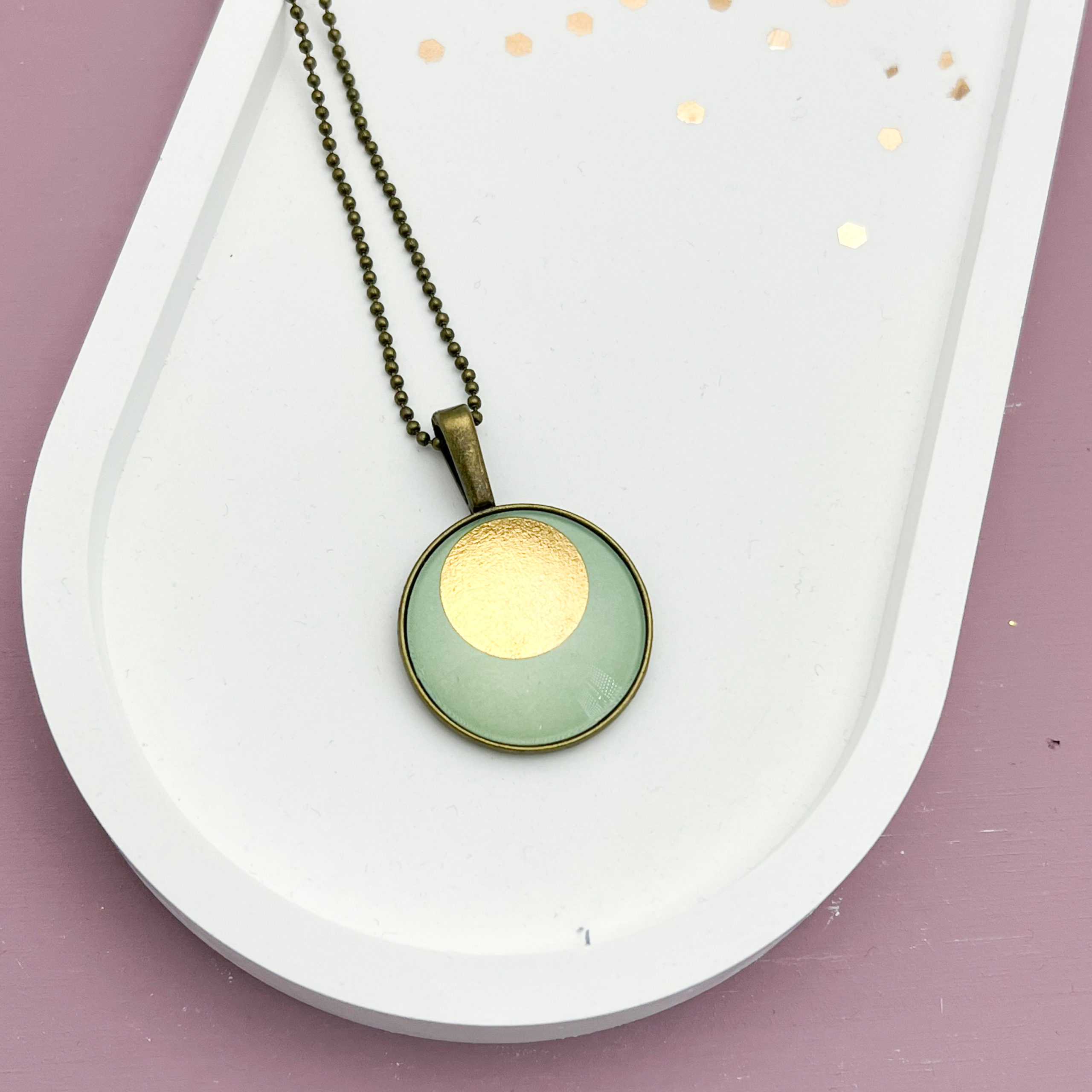 Glasanhänger mint goldener Punkt Bronze