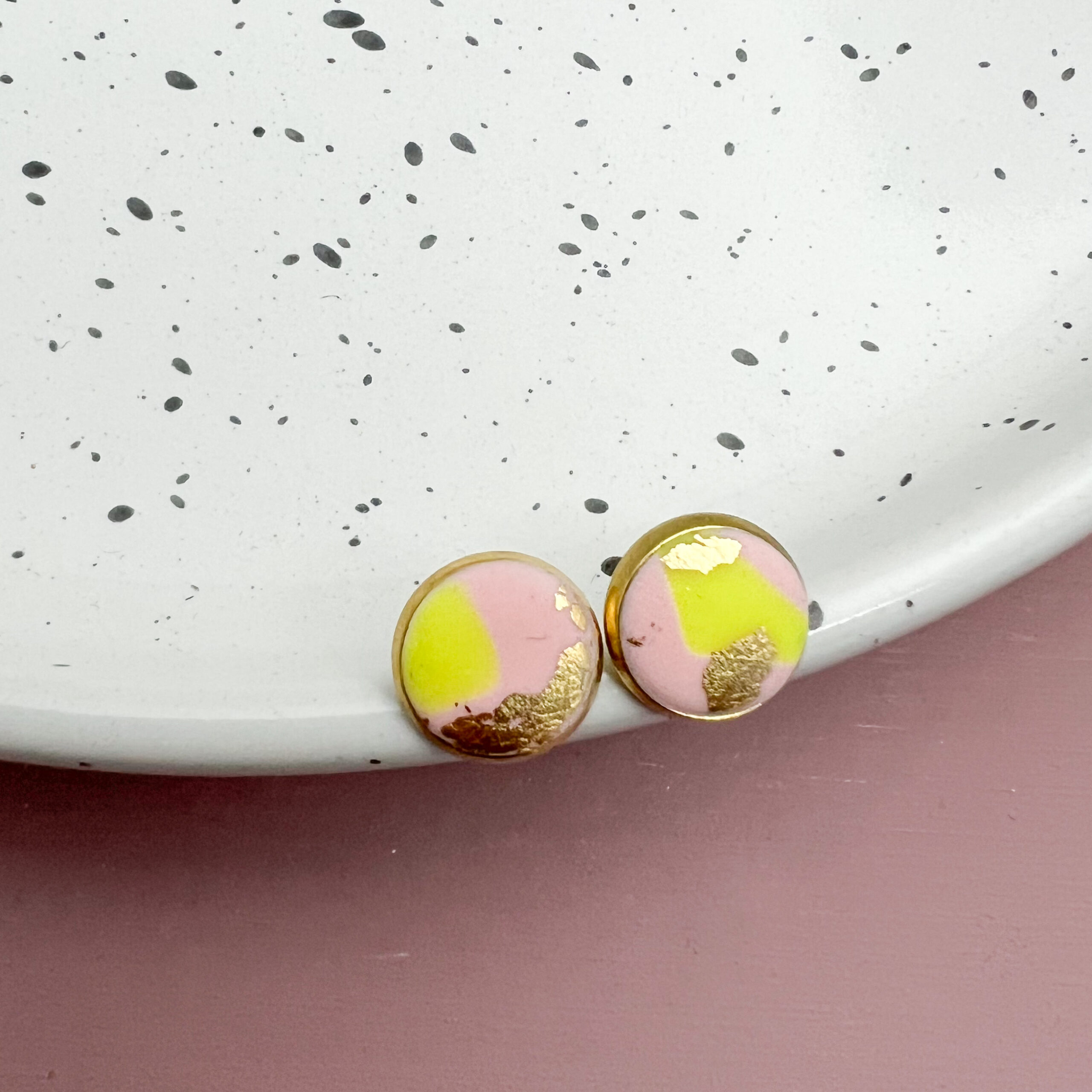 Ohrstecker Polymer Clay rosa neongelb gold S