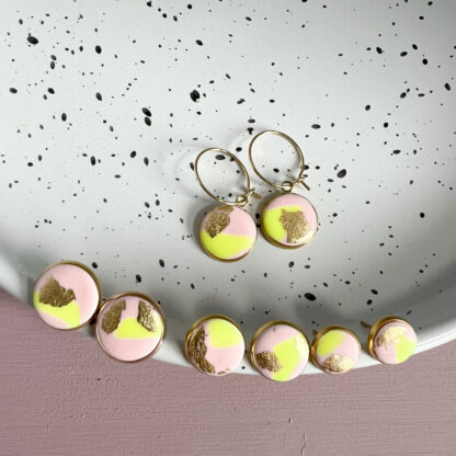 Stecker und Creolen Polymer Clay rosa neongelb gold