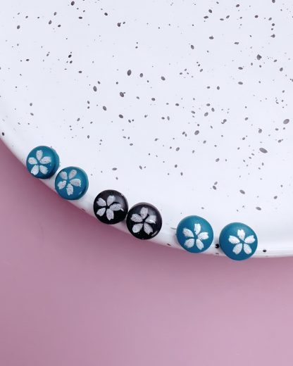 Ohrstecker PC Sakura silber auf petrol und schwarz